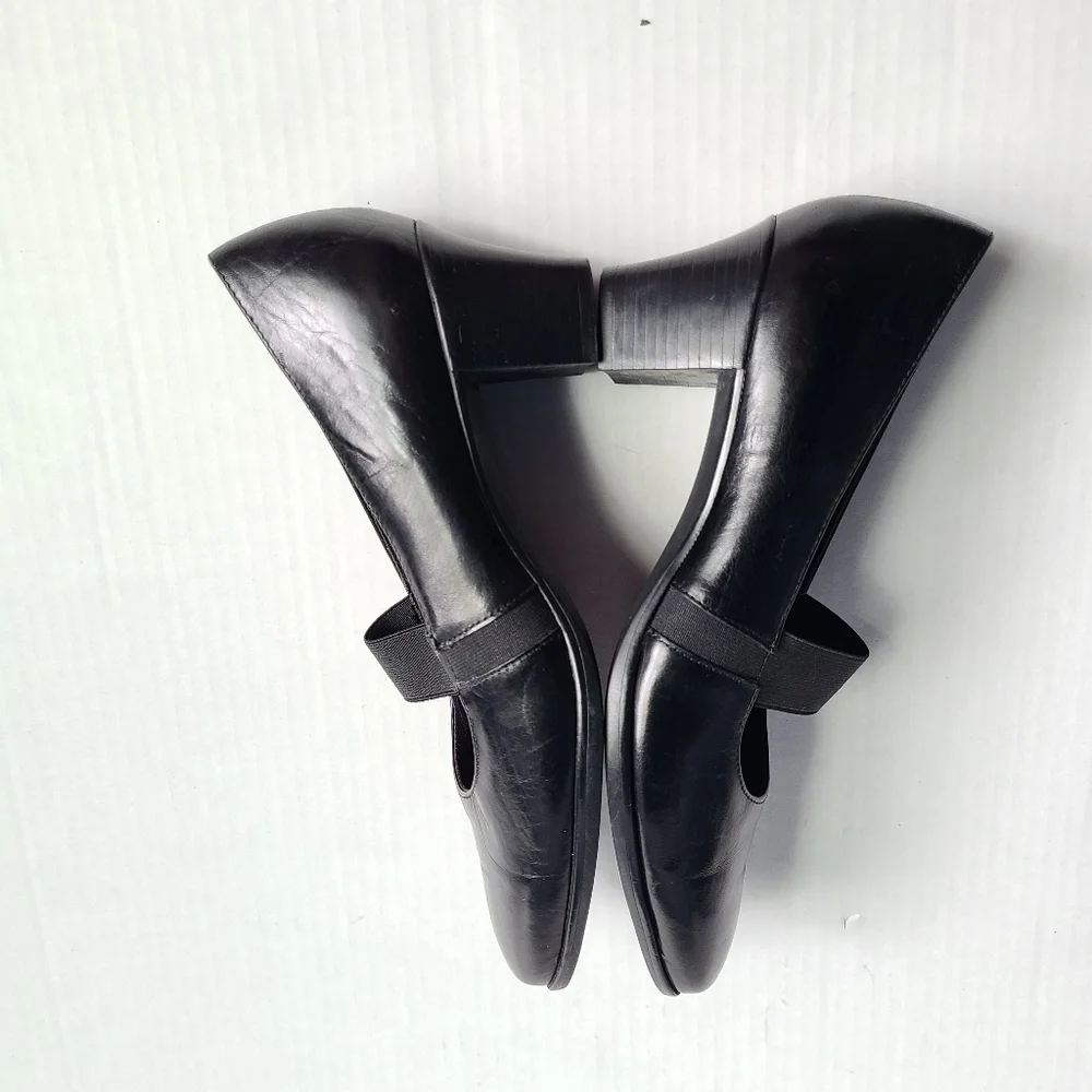 MUNRO american black Elastic leather pumps heels